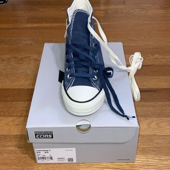 Chuck Taylor All Star Pro Suede in Navy - Size 8.5 (runs 1/2 size big) - Picture 4 of 6